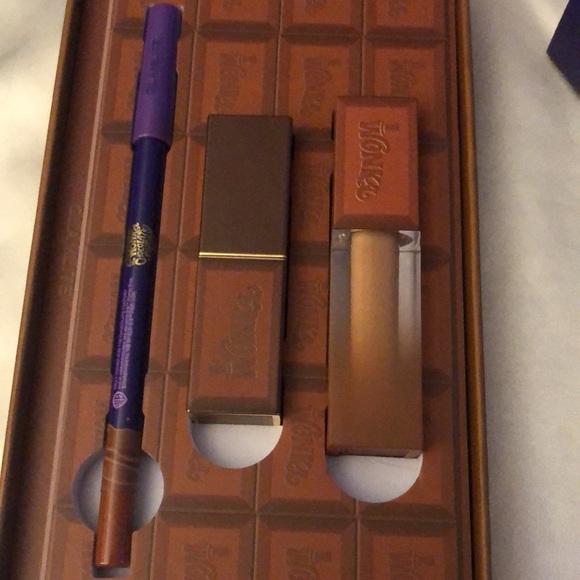 Glamlite x Willy Wonka 3PC Lip Kit Liner Lipstick & Lipgloss + Golden Ticket NIB - Picture 7 of 16